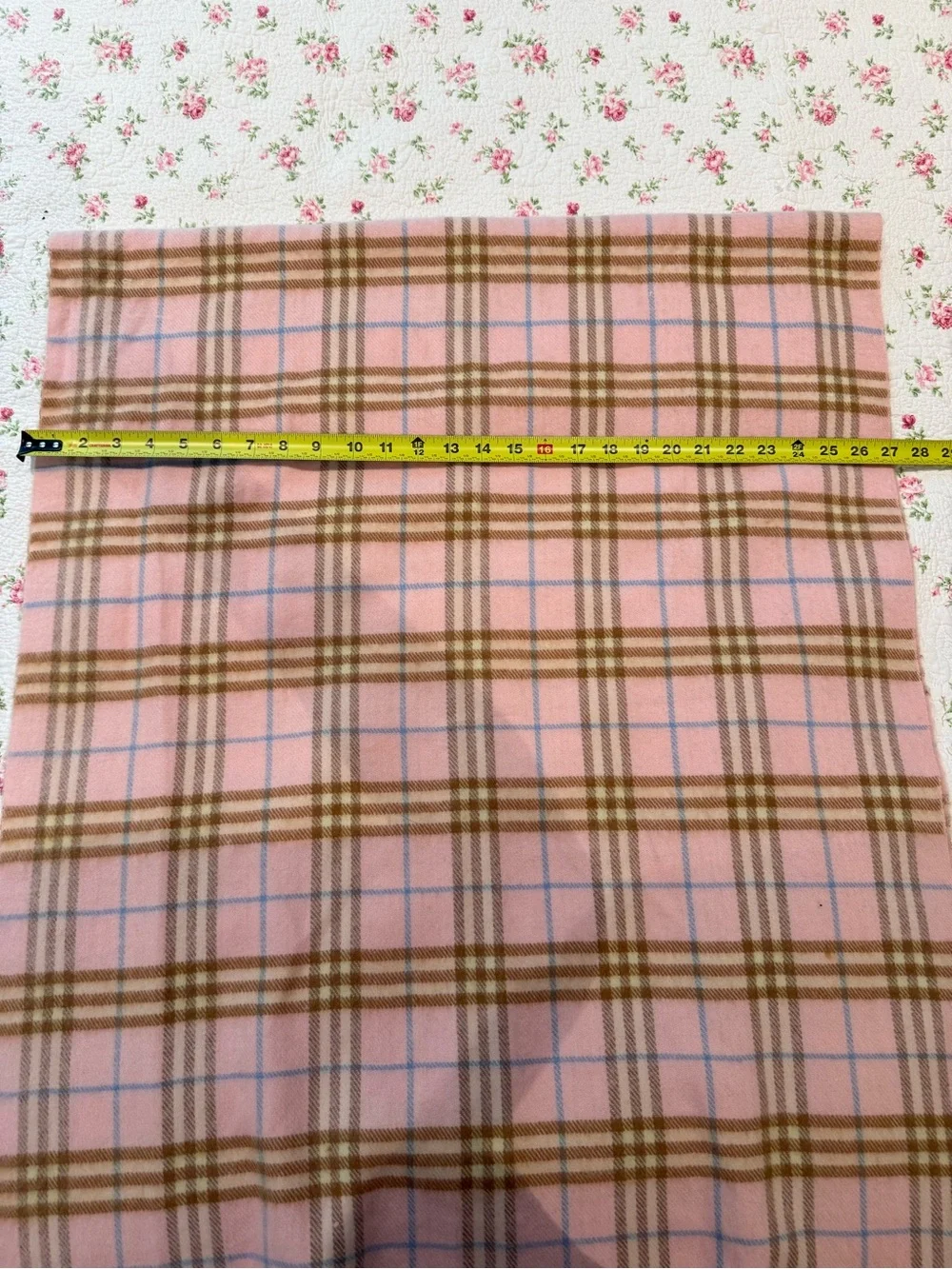 BURBERRY LONDON CHECK REVERSIBLE CASHMERE SCARF / WRAP.